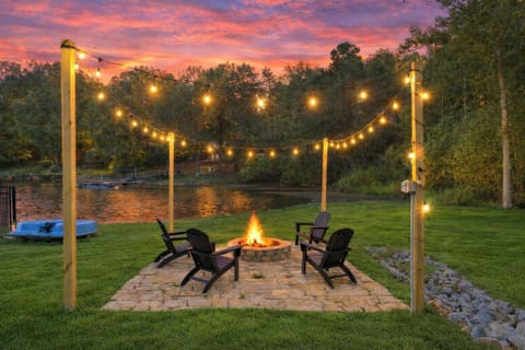 Welcome to Lakemore. Enjoy making memories & s'mores in the lakeside fire pit!