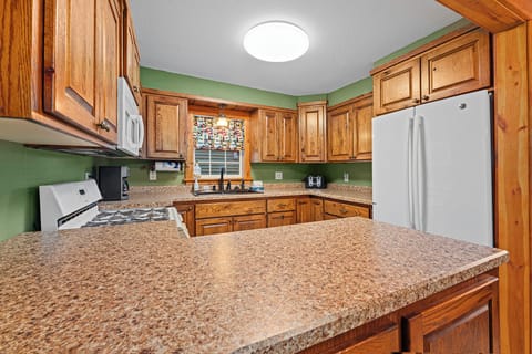 Designed for both function and flair—this kitchen is made to be enjoyed.