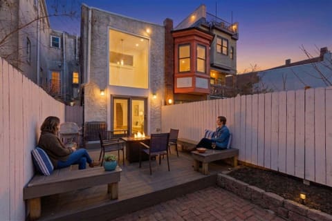 Ideal spot for a World Cup Watch Party or post-match BBQ. 🌇🔥
#FamilyHome #PhillyLiving #CozyBackyard #FamilyTraditions #CityOasis #FIFA #WorldCup