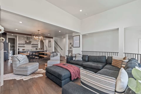 Look at this open space. Living, Dining and Kitchen. All together for more enjoyable time together. 