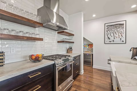 What a great kitchen, a chefs dream! 