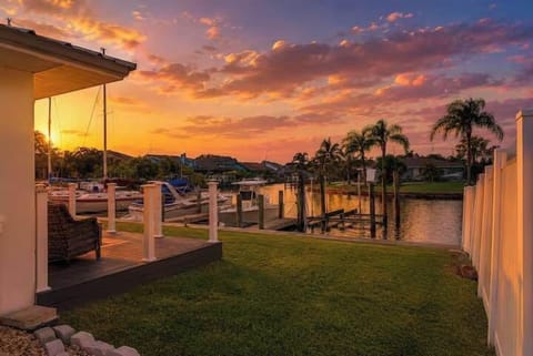 A canal-facing patio that catches every sunset. Palms silhouette the sky, sailboats settle across the water, and the evening unfolds at Gulf Coast pace.