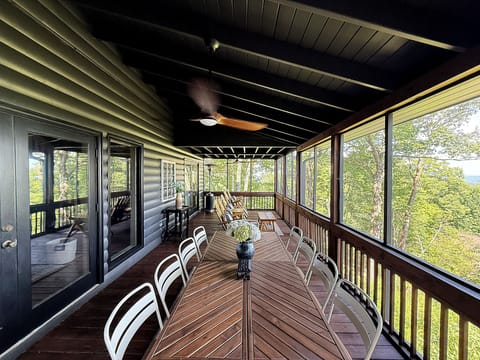 Outdoor dining for 8 with beautiful mountain views