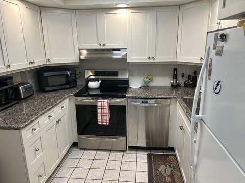 FULL SIZED KITCHEN WITH PASS THROUGH TO DINING AREA INDUCTION RANGE, DISHWASHER