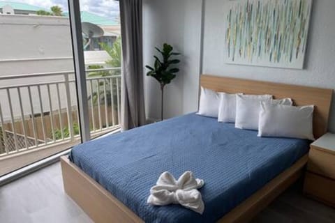 A cozy, stylish, and well-located stay just steps from the beach—your dream vacation starts here!