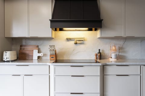 VIP vibes are built into every detail—reverse osmosis water filtration, pot filler, SMEG + NINJA appliances, and Caraway non-toxic cookware for elevated at-home meals.