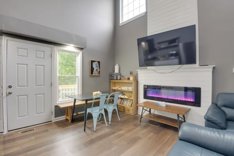 Cheverly Vacation Rental | 2BR | 2BA | 1,000 Sq Ft | Stairs Required