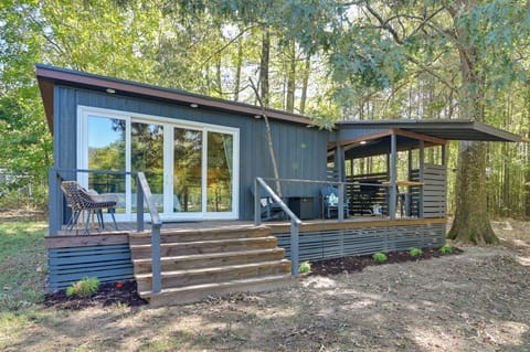 Cherokee Vacation Rental | Studio | 1BA | 300 Sq Ft | 6 Steps to Enter