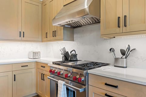 Kitchen: Drip coffee maker, Crockpot, blender, air fryer, toaster, kettle, cooking utensils, tableware