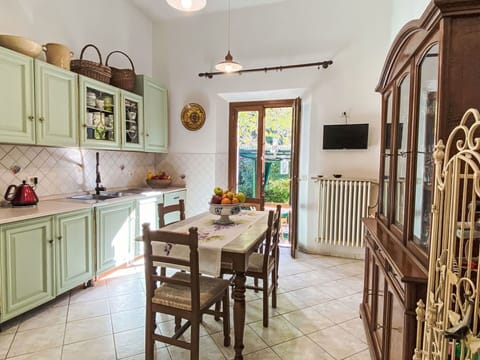 Mountain Range, Valley, Estate, Ridge, Driveway, Alps, Villa, Mountain Village, Mansion