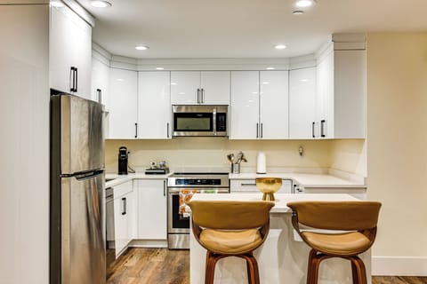 Kitchen | Cooking Basics | Island Dining Area | Keurig Coffee Maker