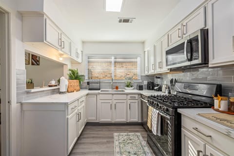Fully equipped kitchen with high quality granite countertops.