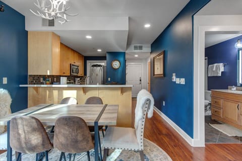 Crestview Commons A207: Open dining area that connects to the kitchen and main living area.