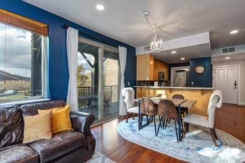 Crestview Commons A207: The dining room offers large sliding glass doors that open to the patio.