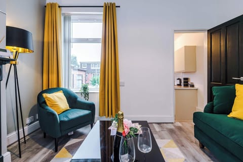 The colourful living room provides a cozy environment to enjoy some TV and relax in the evening, equipped with plenty of seating options.