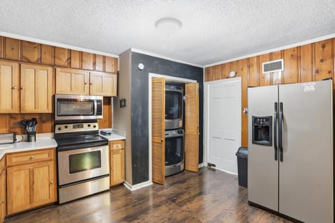 Indoors, Appliance, Refrigerator, Microwave, Oven