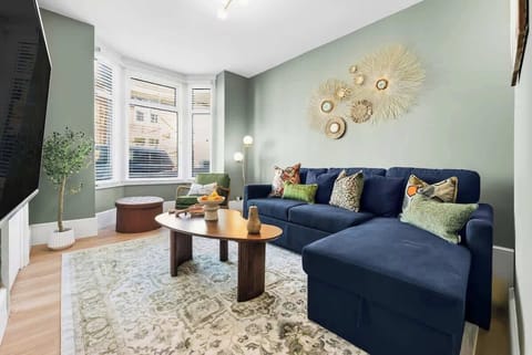 Lounge at Blue Puffin Stays Short Lets & Serviced Accommodation 