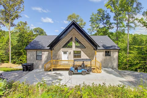 Front of home. EZ driveway entry and parking.
