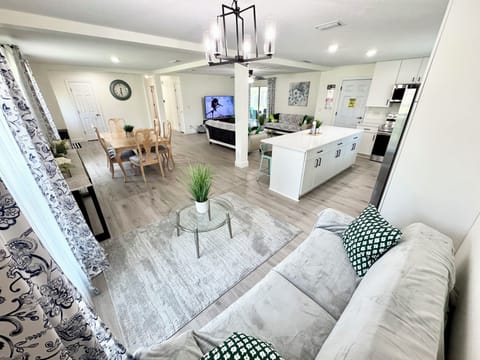 living room/kitchen/dinning room