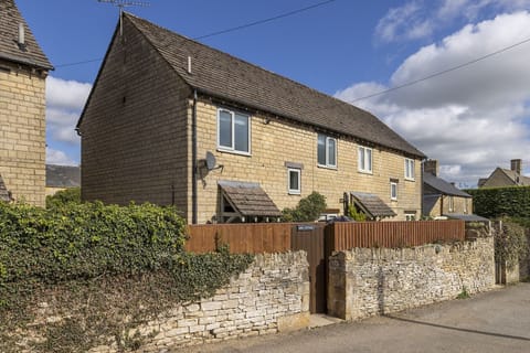 April Cottage - StayCotswold