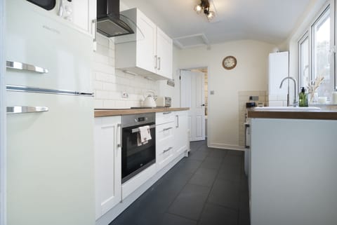 Three Bridges, Ulverston - Kitchen