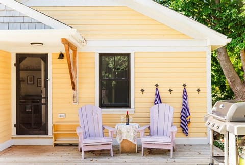 Side deck and BBQ