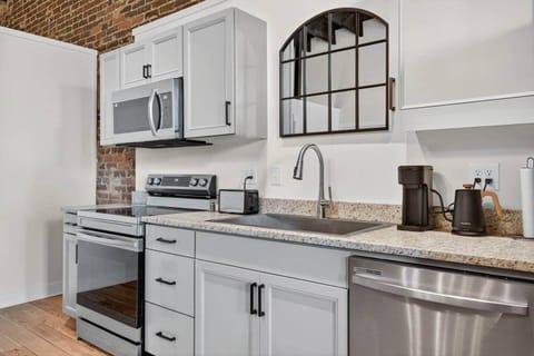 SUITE 1 - Enjoy cooking in this fully stocked kitchen. Brand new deluxe appliances with all the "bells and whistles". A 4' stainless steel food prep cart is available upon request.