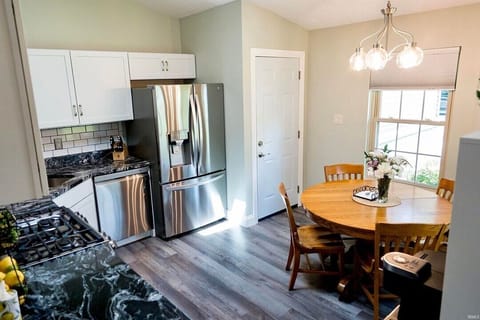 Kitchen - Fully stocked! Coffee bar, blender, crock pot, mixer, pots/pans & more