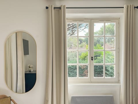 Mirror and window with garden view in the Master Bedroom