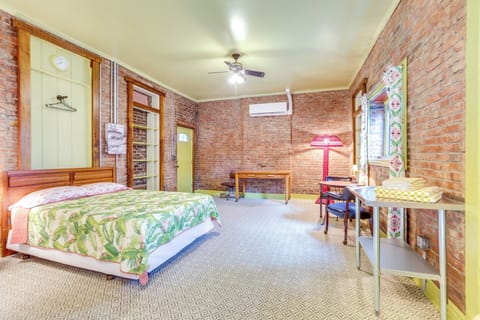 Louisville Vacation Rental | Studio | 1BA | 400 Sq Ft | 2 Steps to Enter