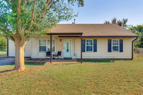 Lawton Vacation Rental | 3BR | 1BA | 1,300 Sq Ft | 2 Steps to Enter