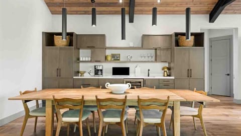 The Serene Summit Stay (9141)