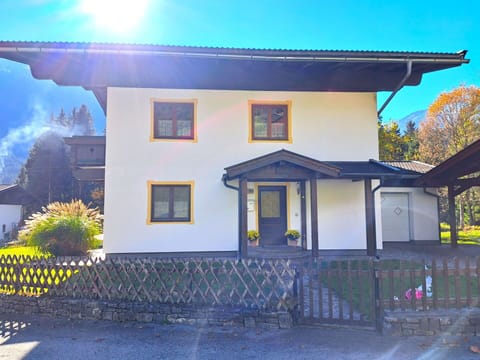 Building, Window, House, Home, Roof, Door, Cottage, Residential Area, Siding, Paint