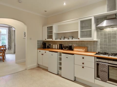 City, Apartment, Human Settlement, Resort, Condominium, Hotel, Resort Town, Swimming Pool, Seaside Resort, Eco Hotel