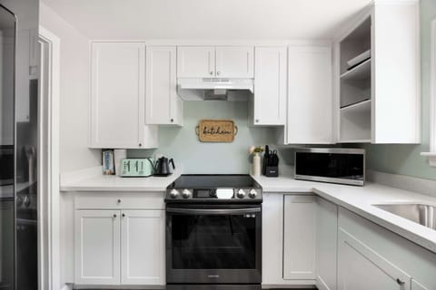 Fully equipped kitchen with modern appliances and charming details for all your cooking needs.