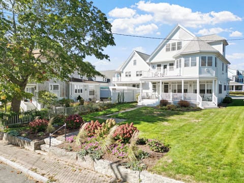 Idyllic beachfront home, perfect for your summer vacation
