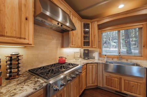 Fully equipped kitchen