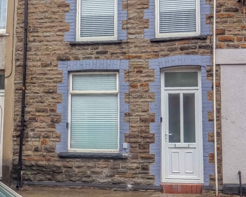 Entrance to property