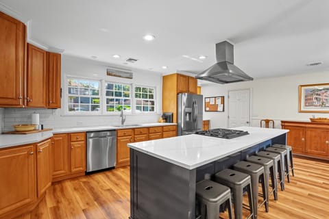 Full Kitchen with Island Seating – 4326 12th Street - A bright, open kitchen with stainless appliances, gas range, and seating for five at the island—perfect for breakfast before a beach walk or happy hour prep after.