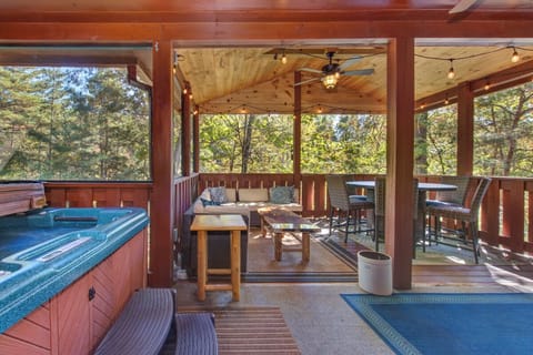 Appalachian Joy's private hot tub
