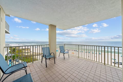 Welcome to Romar Place 705