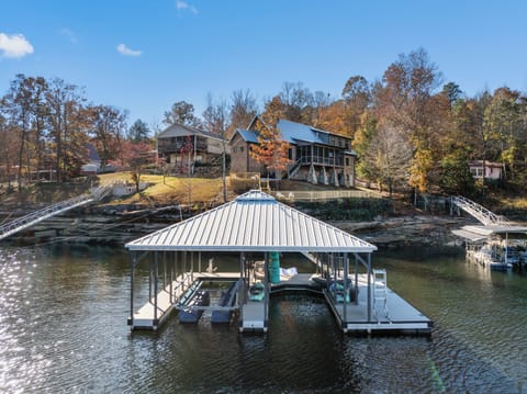 One slip and PWC dock available to all guests