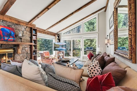 Spacious living room with vaulted ceilings, stunning views, fireplace and smart TV