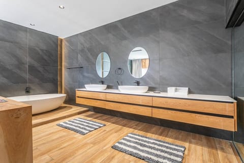 This entire area delivers a truly five-star experience.