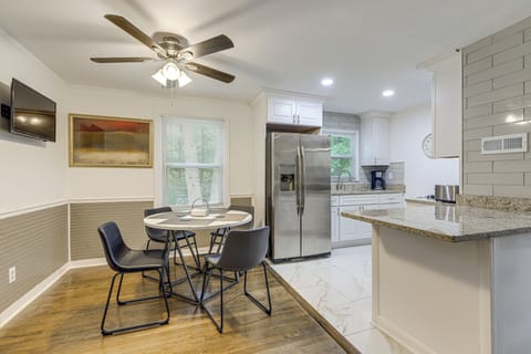 Kitchen | Cooking Basics | Single-Story Apartment