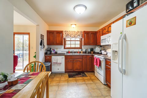 Kitchen | Breakfast Nook | Toaster