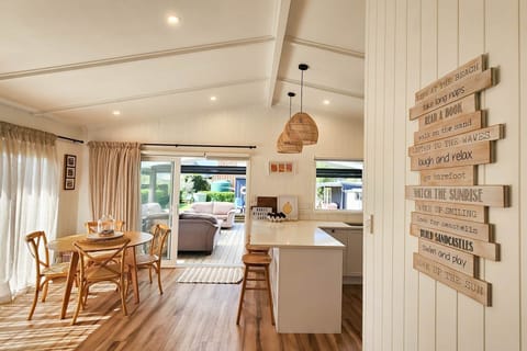 Lounge / Dining at Seashell Cottage
