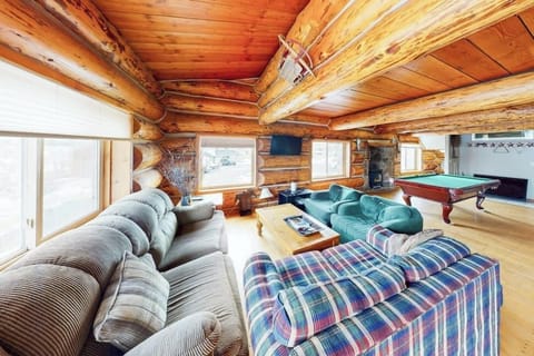 Living room 1: Main floor, gas fireplace, Smart TV, mountain views, wood floors