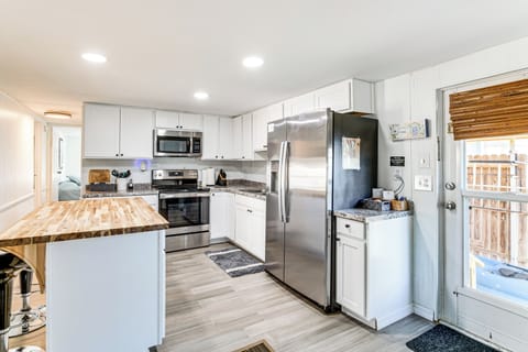 Kitchen | Dishwasher | Dishware & Flatware