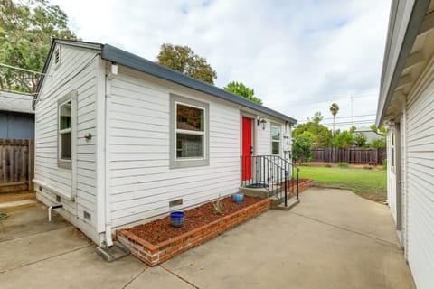 Sacramento Vacation Rental | Studio | 1BA | 4 Steps Required | 850 Sq Ft